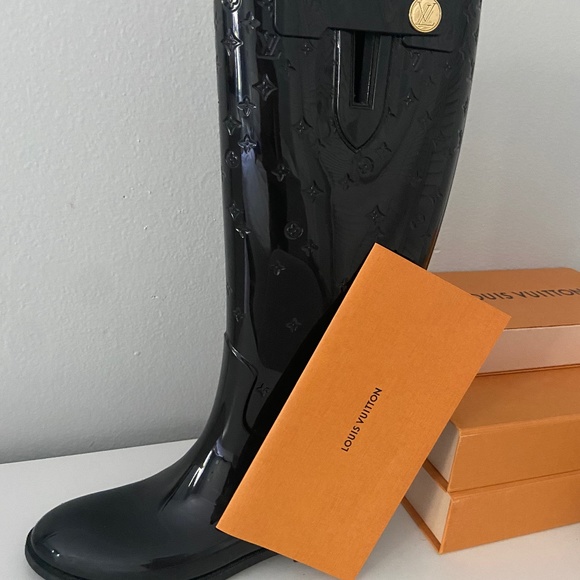 LOUIS VUITTON BOOTS - Picture 1 of 8